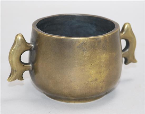 A Chinese bronze gui censer, four character mark to base, width 17.5cm